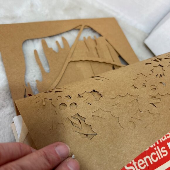 Double Glo Christmas Stencils 25 Designs For Mirrors & Windows Spray Display - Picture 5 of 5